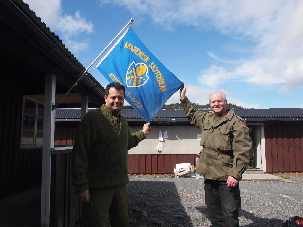 ASL feiret 90 år med et jubileumsstevne på Løvenskioldbanen. Her utenfor ASLs hyttedel på Løvenskiold.