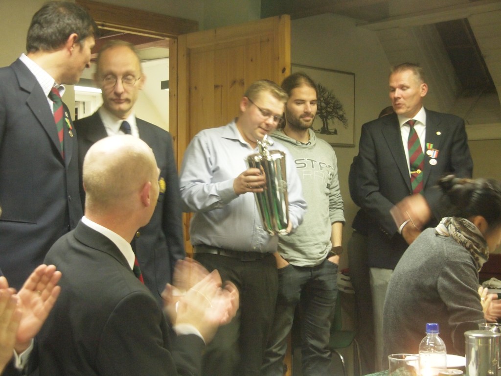 Danskene stakk av med de gjeveste trofeene etter rifleskytingen, men gjorde det ikke så skarpt i feltskyting med .22 pistol.